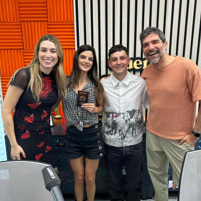 episode Clara Lago y Christian Checa desvelan la "maravillosa rareza" del rodaje de 'Votemos' artwork